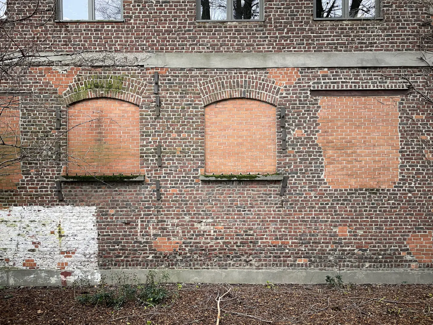 MASUI Reconversion of a warehouse into intergenerational collective housing, image of neighbouring warehouses
