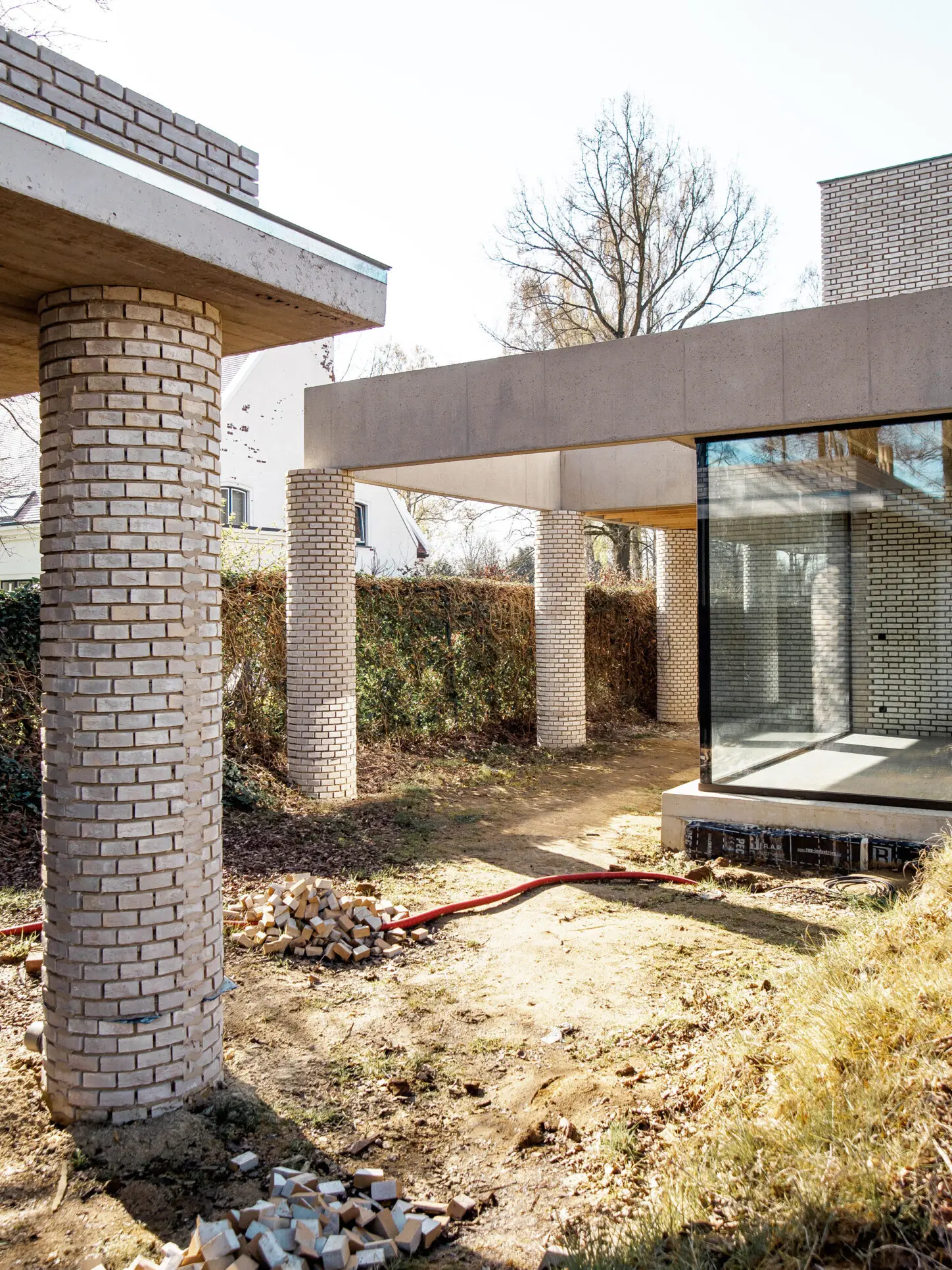 VANDYCK Construction of a single family house, back view bare structure