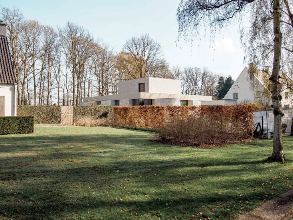 VANDYCK Construction of a single family house, view from neighbour