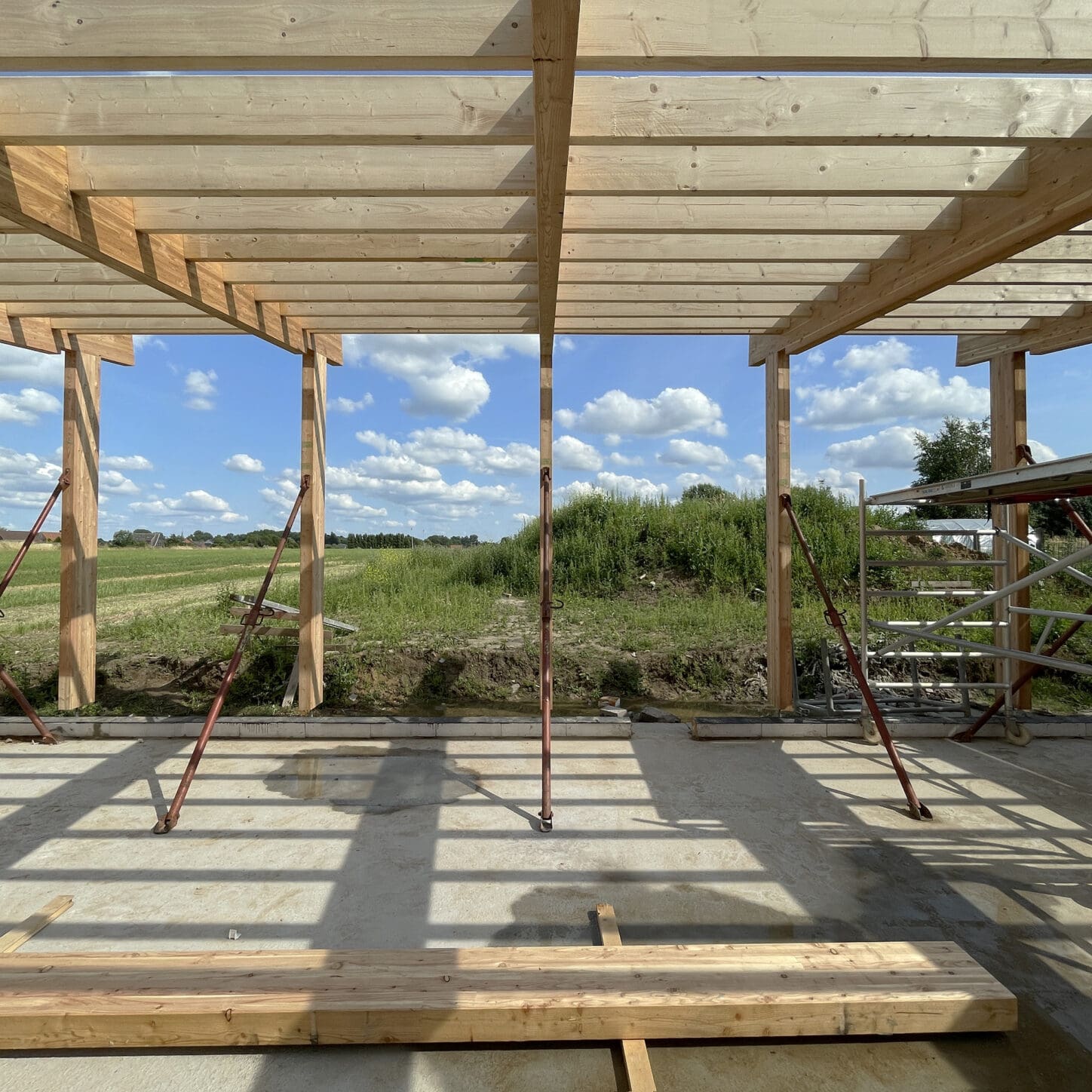 VIJVERHOEK Renovation and extension of a house in rural area, photo of construction of wooden structure