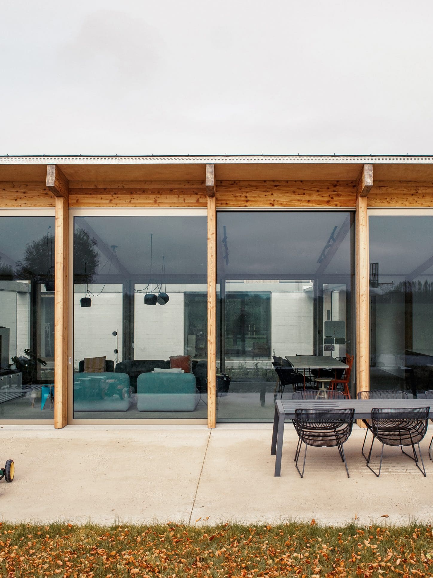 VIJVERHOEK Renovation and extension of a house in rural area, photo of back facade