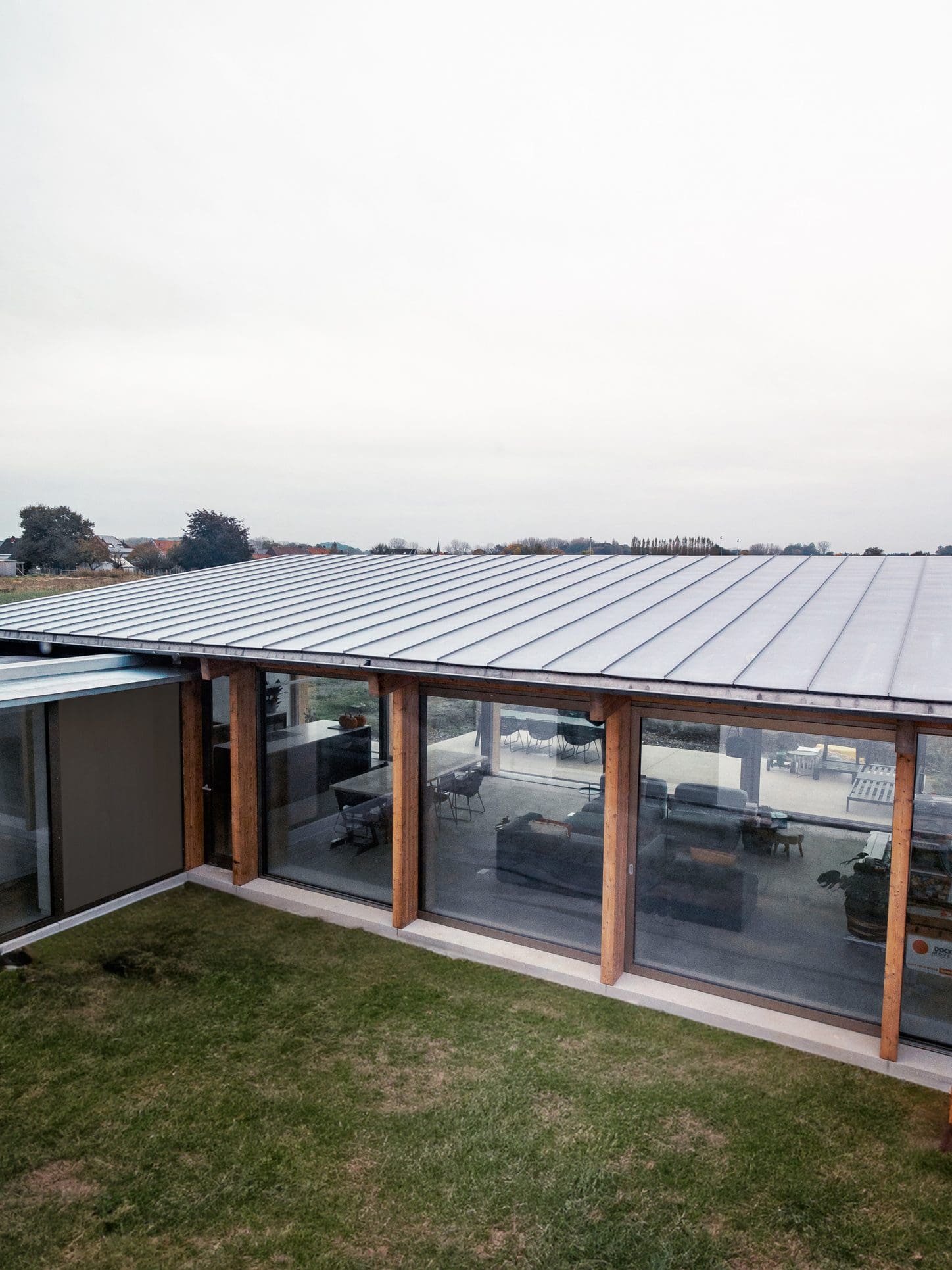 VIJVERHOEK Renovation and extension of a house in rural area, photo of central patio