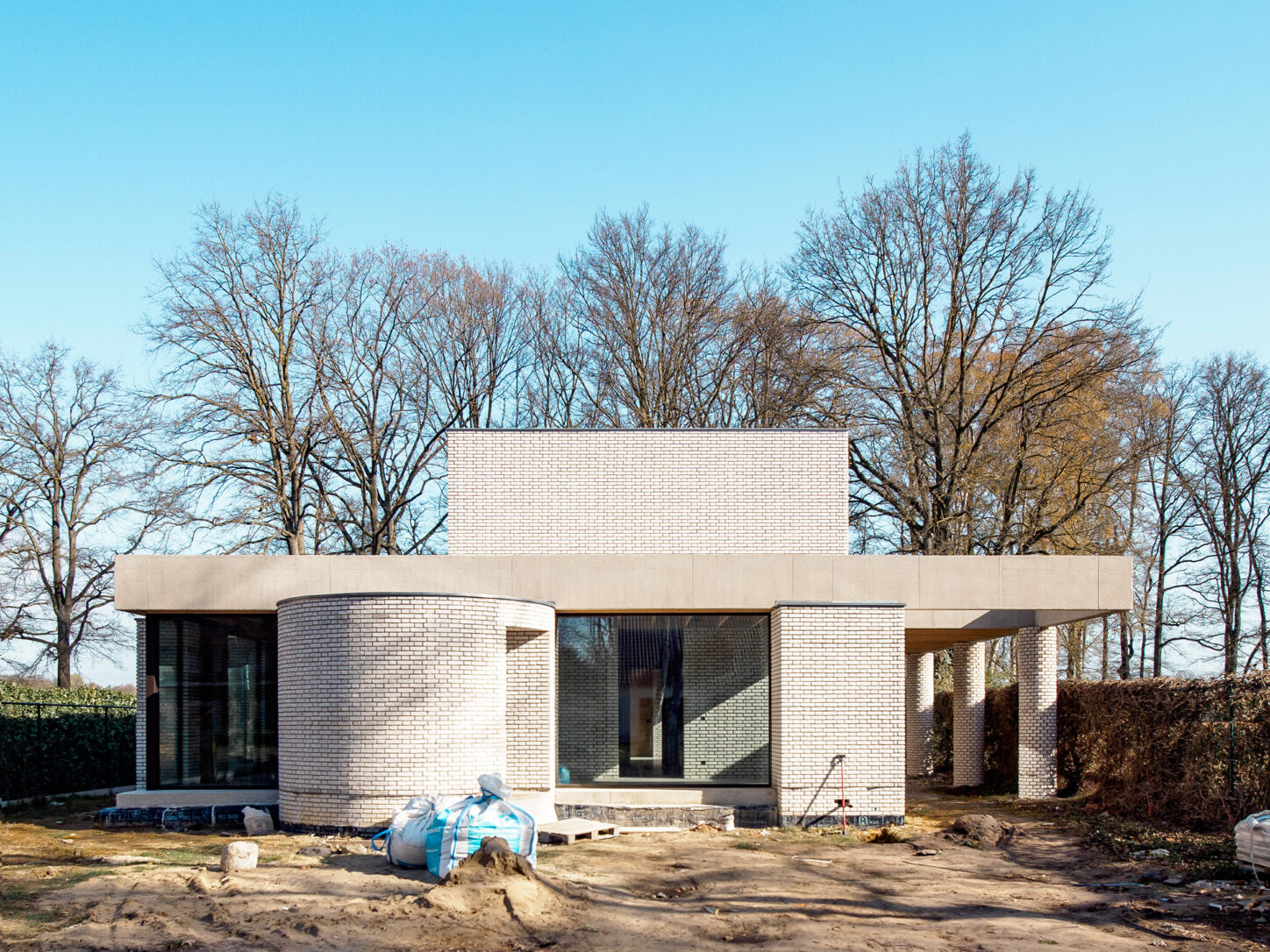 VANDYCK Construction of a single family house, front view bare structure